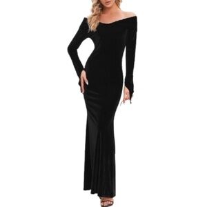 Women’s Velvet Gothic Black Long Sleeved Maxi Dress Plus Size XXL